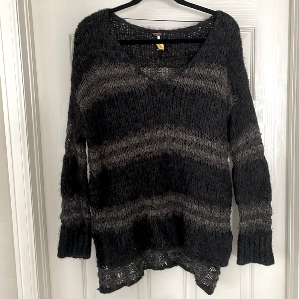BRAND: Free People SIZE: Small COLOR: Black and grey sweater.